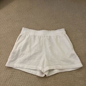 H&M white shorts